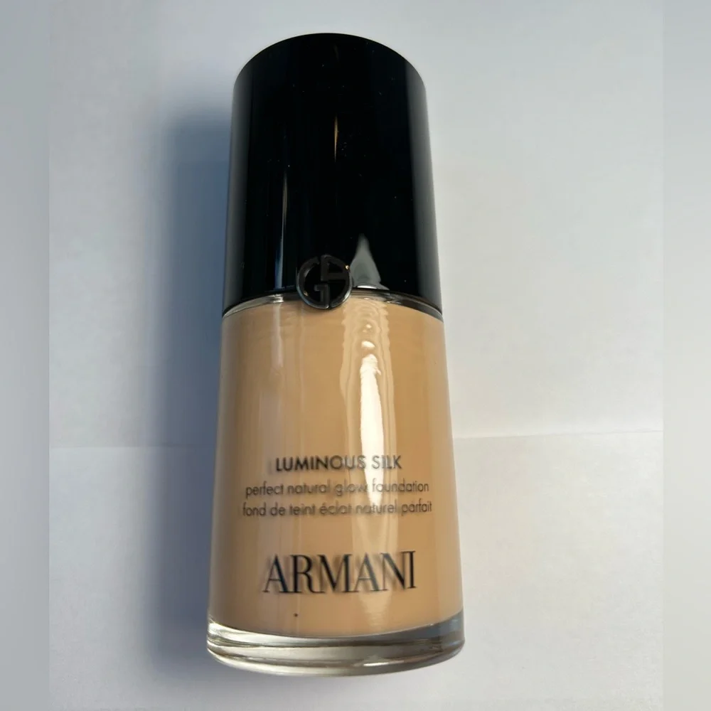 NWT🌷#5.15 - Armani Luminous Silk Glow Blurring Liquid Foundation with 24H Wear